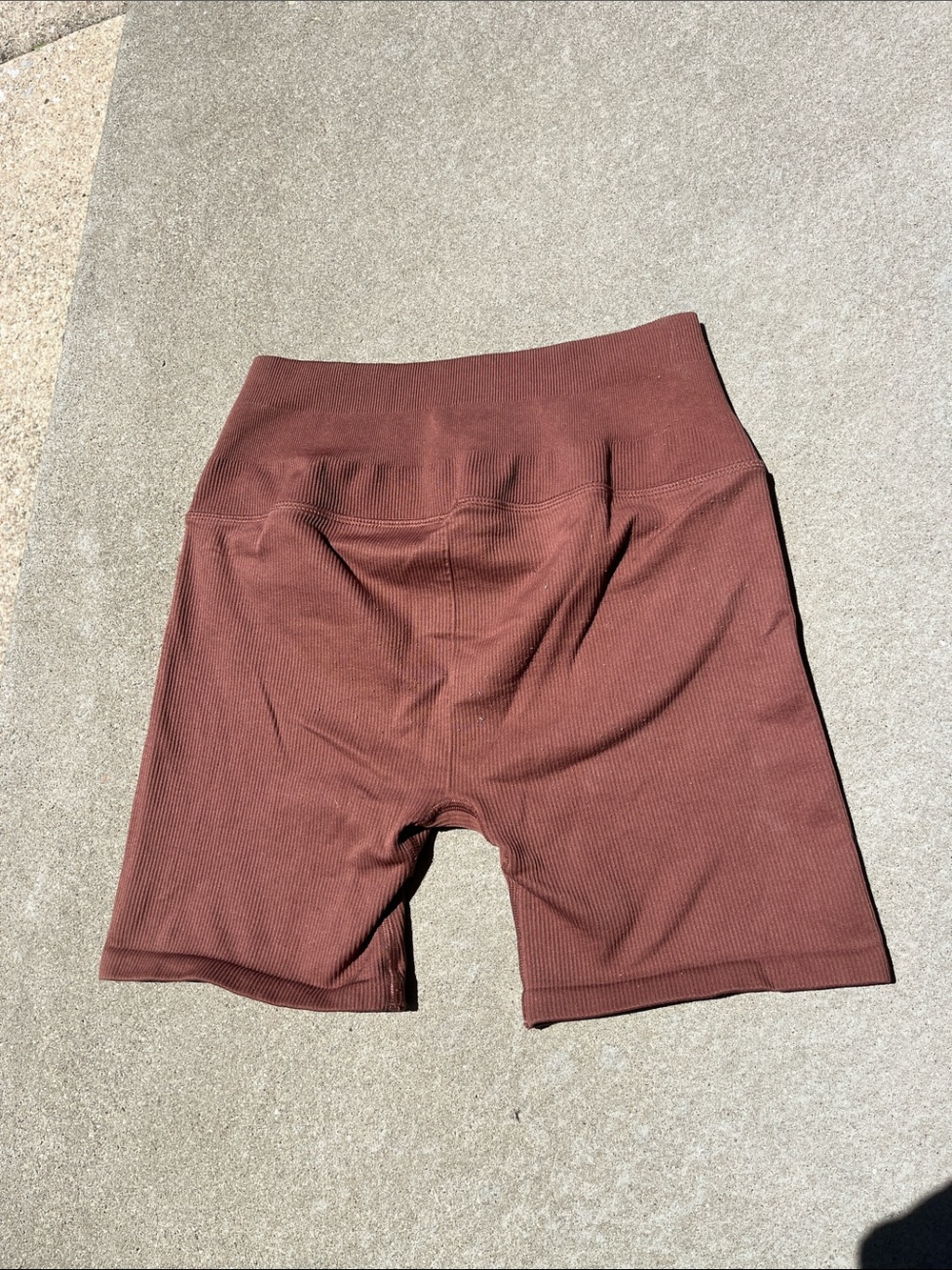 Alo Yoga Ribbed Shorts - Chestnut - Picture 2 of 3